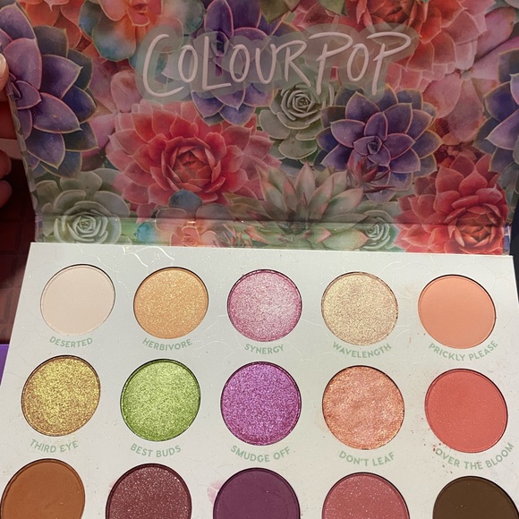 Makeup bundle💋 - Picture 2 of 6